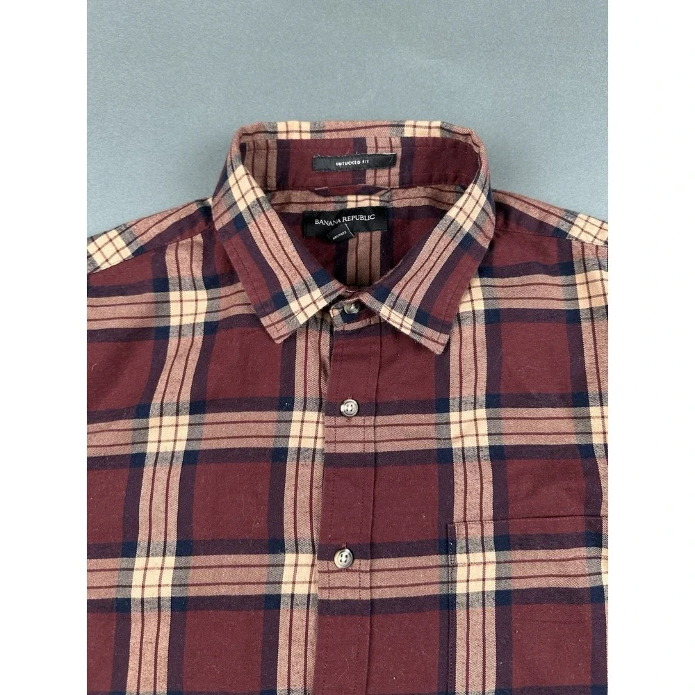 Banana Republic Men's Plaid Untucked Fit Shirt‎ Size Large Long Sleeve Button Up